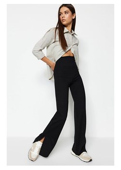 trendyol Spodnie w kolorze czarnym ze sklepu Limango Polska w kategorii Spodnie damskie - zdjęcie 166003016