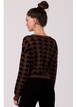 Krótki kardigan w pepitkę brązowy BK104, Kolor brązowy, Rozmiar L/XL, BeWear ze sklepu Primodo w kategorii Swetry damskie - zdjęcie 166008795