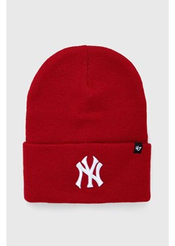 47brand czapka MLB New York Yankees kolor czerwony z cienkiej dzianiny ze sklepu ANSWEAR.com w kategorii Czapki zimowe męskie - zdjęcie 166031558