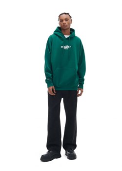 Cropp - Ciemnozielona bluza loose z kapturem - zielony ze sklepu Cropp w kategorii Bluzy męskie - zdjęcie 166041725