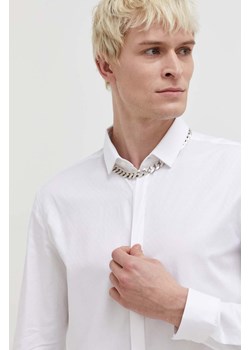 HUGO koszula bawełniana męska kolor biały slim z kołnierzykiem klasycznym 50508324 ze sklepu ANSWEAR.com w kategorii Koszule męskie - zdjęcie 166056259