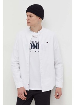 Tommy Jeans koszula bawełniana męska kolor biały regular ze stójką DM0DM18332 ze sklepu ANSWEAR.com w kategorii Koszule męskie - zdjęcie 166056279