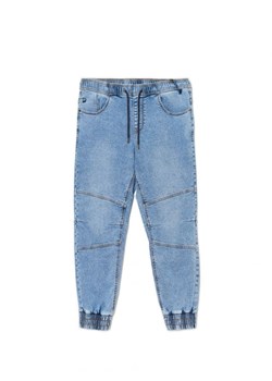 Cropp - Jasnoniebieskie jeansowe joggery - niebieski ze sklepu Cropp w kategorii Jeansy męskie - zdjęcie 166059015