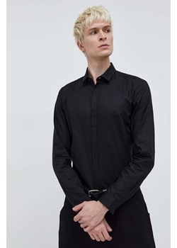 HUGO koszula bawełniana męska kolor czarny slim z kołnierzykiem klasycznym 50508324 ze sklepu ANSWEAR.com w kategorii Koszule męskie - zdjęcie 166083899