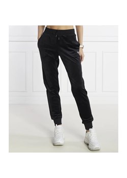 GUESS ACTIVE Spodnie dresowe | Regular Fit ze sklepu Gomez Fashion Store w kategorii Spodnie damskie - zdjęcie 166109786