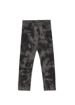 Cropp - Jeansy comfort z efektem tie-dye - szary ze sklepu Cropp w kategorii Spodnie męskie - zdjęcie 166110076