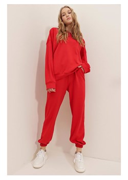 Chezalou Spodnie dresowe w kolorze czerwonym ze sklepu Limango Polska w kategorii Spodnie damskie - zdjęcie 166122296
