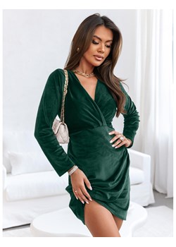 Dopasowana welurowa sukienka - AURORA - butelkowa zieleń ze sklepu magmac.pl w kategorii Sukienki - zdjęcie 166124817