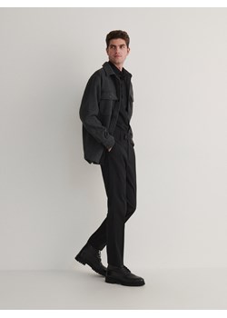 Reserved - Spodnie chino slim z kantem - czarny ze sklepu Reserved w kategorii Spodnie męskie - zdjęcie 166144535