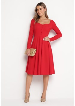 Czerwona Rozkloszowana Sukienka Midi z Ozdobnymi Guzikami Aramita ze sklepu Born2be Odzież w kategorii Sukienki - zdjęcie 166146068