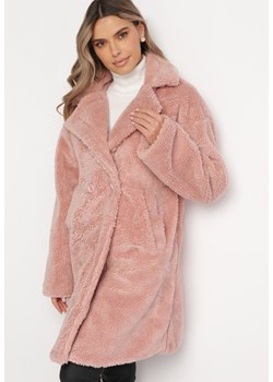 Różowy Futrzany Płaszcz Przed Kolano na Guziki Vignera ze sklepu Born2be Odzież w kategorii Płaszcze damskie - zdjęcie 166167696