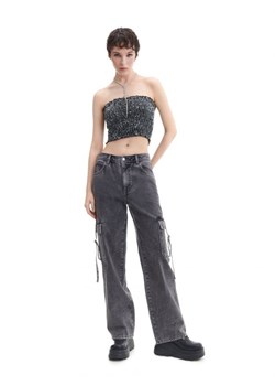 Cropp - Szare jeansy cargo straight - szary ze sklepu Cropp w kategorii Jeansy damskie - zdjęcie 166179157