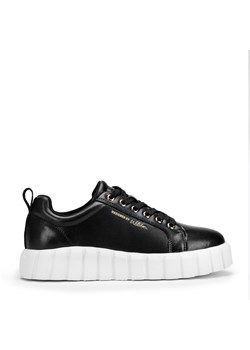 Damskie sneakersy skórzane na grubej platformie czarne ze sklepu WITTCHEN w kategorii Trampki damskie - zdjęcie 166187227