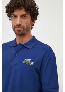 Lacoste polo bawełniane kolor niebieski z aplikacją ze sklepu PRM w kategorii T-shirty męskie - zdjęcie 166195179