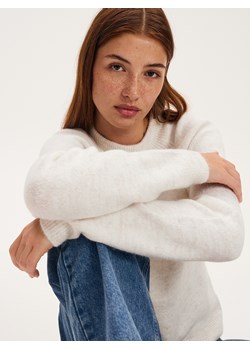 Reserved - Gładki sweter - złamana biel ze sklepu Reserved w kategorii Swetry damskie - zdjęcie 166206768