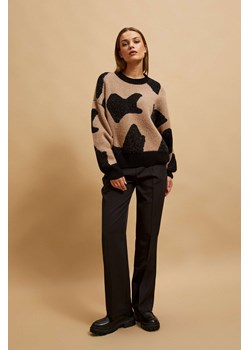 Wzorzysty sweter ze sklepu Moodo.pl w kategorii Swetry damskie - zdjęcie 166207537