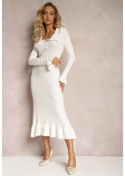 Biała Sweterkowa Sukienka Midi z Wywiniętym Kołnierzem i Falbankami Totfara ze sklepu Renee odzież w kategorii Sukienki - zdjęcie 166208015