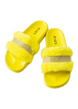Żółte futrzane klapki z cyrkoniami Carrito ze sklepu ButyModne.pl w kategorii Klapki damskie - zdjęcie 166220455