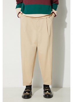 Drôle de Monsieur spodnie bawełniane Le Jean Cropped kolor beżowy proste C-BP105-CO080-BG ze sklepu PRM w kategorii Spodnie męskie - zdjęcie 166235388
