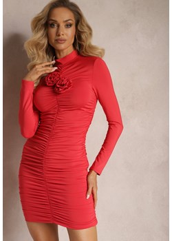 Czerwona Dopasowana Sukienka z Ozdobnym Marszczeniem i Kwiatowym Zdobieniem Zersa ze sklepu Renee odzież w kategorii Sukienki - zdjęcie 166238448