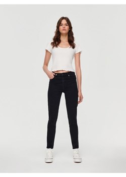 Czarne jeansy skinny fit z niskim stanem ze sklepu House w kategorii Jeansy damskie - zdjęcie 166240189