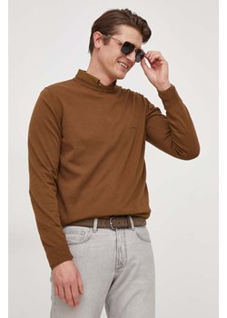 BOSS sweter bawełniany kolor brązowy lekki ze sklepu ANSWEAR.com w kategorii Swetry męskie - zdjęcie 166250025
