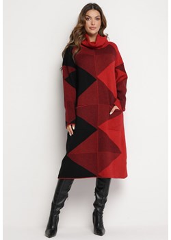 Czerwona Sweterkowa Sukienka Midi o Luźnym Kroju z Golfem i Geometrycznym Wzorem Diverna ze sklepu Born2be Odzież w kategorii Sukienki - zdjęcie 166258936