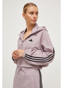 adidas kurtka damska kolor fioletowy przejściowa IP1573 ze sklepu ANSWEAR.com w kategorii Kurtki damskie - zdjęcie 166267229