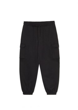 Cropp - Czarne dresowe joggery cargo - czarny ze sklepu Cropp w kategorii Spodnie męskie - zdjęcie 166281646