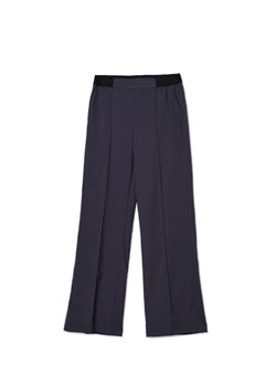 Cropp - Ciemnofioletowe spodnie straight - fioletowy ze sklepu Cropp w kategorii Spodnie damskie - zdjęcie 166285457