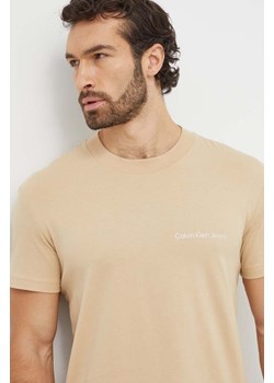 Calvin Klein Jeans t-shirt bawełniany męski kolor beżowy z nadrukiem ze sklepu ANSWEAR.com w kategorii T-shirty męskie - zdjęcie 166314225