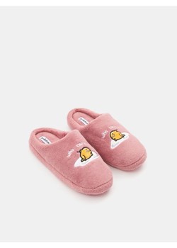 Sinsay - Kapcie Gudetama - różowy ze sklepu Sinsay w kategorii Kapcie damskie - zdjęcie 166316085