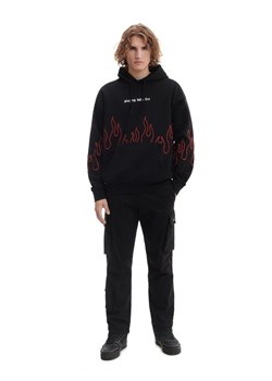Cropp - Czarna bluza z kapturem i motywem płomieni - czarny ze sklepu Cropp w kategorii Bluzy męskie - zdjęcie 166320256