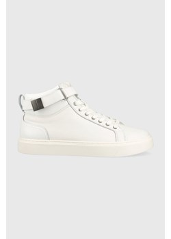 Calvin Klein sneakersy skórzane HIGH TOP LACE UP W/PLAQUE kolor biały HM0HM00973 ze sklepu ANSWEAR.com w kategorii Trampki męskie - zdjęcie 166417478