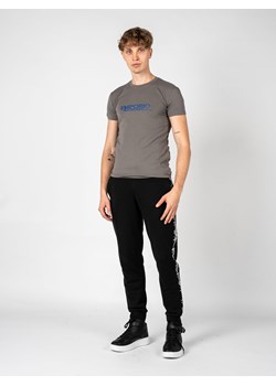 Emporio Armani T-shirt "C-Neck" | 111035 2F725 | Mężczyzna | Szary ze sklepu ubierzsie.com w kategorii T-shirty męskie - zdjęcie 166448206