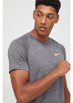 Nike t-shirt treningowy kolor szary melanżowy ze sklepu ANSWEAR.com w kategorii T-shirty męskie - zdjęcie 166455759