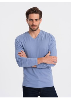 Longsleeve męski bez nadruku V-NECK - jasnoniebieski V9 OM-LSBL-0108 ze sklepu ombre w kategorii T-shirty męskie - zdjęcie 166463868