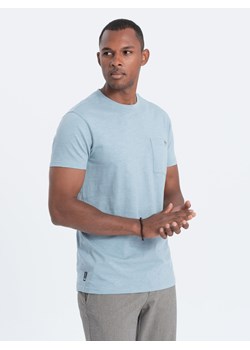 Dzianinowy T-shirt męski z naszytą kieszonką - błękitny V4 S1621 ze sklepu ombre w kategorii T-shirty męskie - zdjęcie 166472436