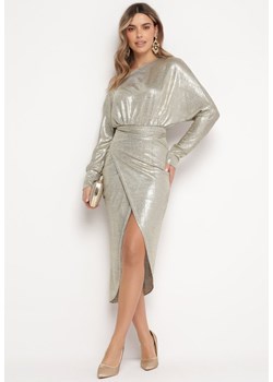 Złota Asymetryczna Sukienka Midi z Metaliczną Nitką Elegana ze sklepu Born2be Odzież w kategorii Sukienki - zdjęcie 166484817