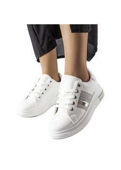Białe sneakersy na platformie Sacaton ze sklepu ButyModne.pl w kategorii Buty sportowe damskie - zdjęcie 166494756
