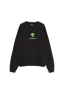 Cropp - Czarny sweter z kosmitą - czarny ze sklepu Cropp w kategorii Swetry męskie - zdjęcie 166499578