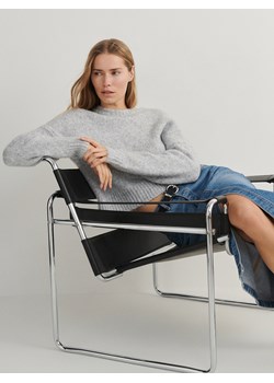 Reserved - Sweter z miękkiej dzianiny - jasnoszary ze sklepu Reserved w kategorii Swetry damskie - zdjęcie 166503475
