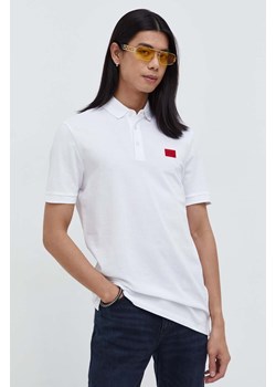 HUGO polo bawełniane kolor biały z aplikacją 50490770 ze sklepu ANSWEAR.com w kategorii T-shirty męskie - zdjęcie 166528285