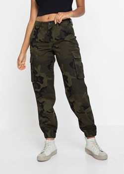 Spodnie bojówki w deseń moro ze sklepu bonprix w kategorii Spodnie damskie - zdjęcie 166574858