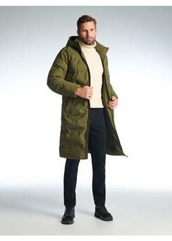 Sinsay - Płaszcz pikowany z kapturem - khaki ze sklepu Sinsay w kategorii Płaszcze męskie - zdjęcie 166589535