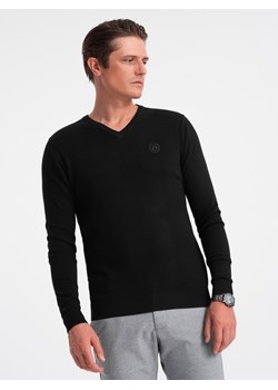 Elegancki sweter męski z dekoltem w serek - czarny V1 OM-SWBS-0107 ze sklepu ombre w kategorii Swetry męskie - zdjęcie 166594535