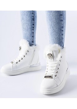 Białe sneakersy z białym futerkiem Lubriano ze sklepu gemre w kategorii Workery damskie - zdjęcie 166622508