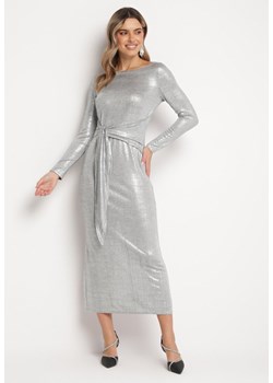 Srebrna Sukienka Maxi z Metaliczną Nitką i Wiązanym Paskiem Ivoria ze sklepu Born2be Odzież w kategorii Sukienki - zdjęcie 166625688