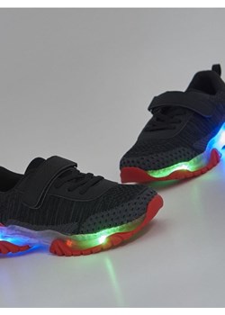 Sinsay - Sneakersy LED - czarny ze sklepu Sinsay w kategorii Buty sportowe dziecięce - zdjęcie 166628716