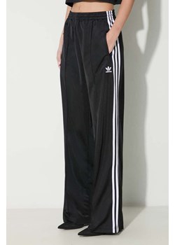 adidas Originals spodnie dresowe Firebird Loose kolor czarny z aplikacją IT7404 ze sklepu PRM w kategorii Spodnie damskie - zdjęcie 166633718